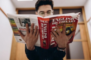 Індивідуальні vs групові: як обрати онлайн-формат навчання англійської для дорослих