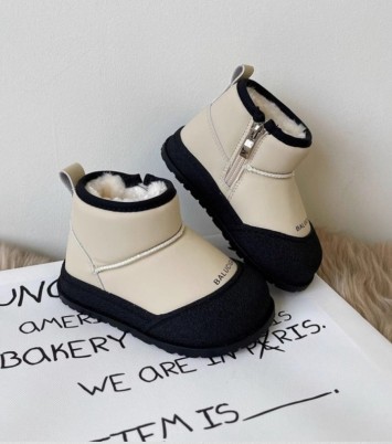 Впевнені кроки разом із Kasta – дитячі уггі класика комфорту Впевнені кроки разом із Kasta – дитячі уггі класика комфорту