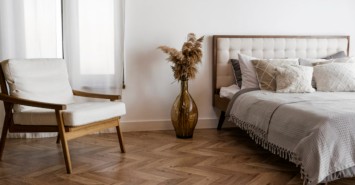 Ламінат для спальні: як обрати тиху, теплу й затишну підлогу