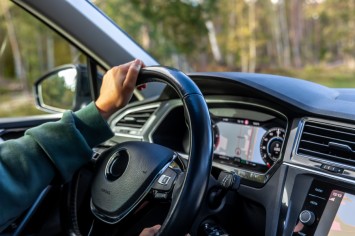 Чи безпечно вмикати кондиціонер одразу після запуску двигуна: міфи та реальність