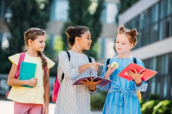 Як одягнути дитину до школи зручно: 7 помилок під час підготовки до навчального року Як одягнути дитину до школи зручно: 7 помилок під час підготовки до навчального року