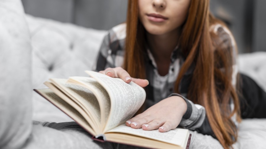 У Сингапурі платять за читання книжок: чому дітям стає важче читати довгі тексти