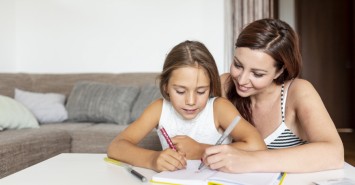 Вчити або не вчити: чи потрібно допомагати школярам робити домашнє завдання