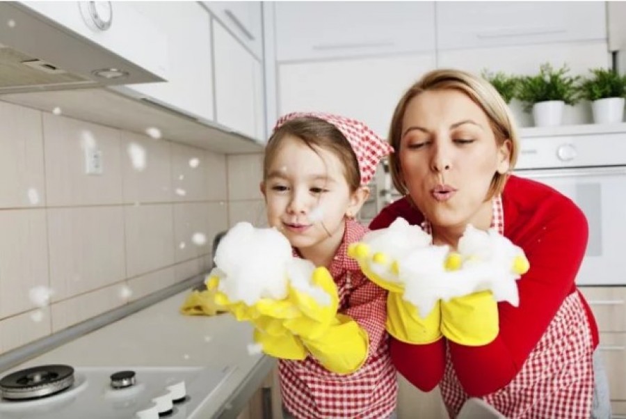 Як залучити дитину до домашніх справ та виховати помічника?