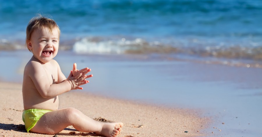 Правила поведінки на сонці: як захистити дітей від теплового удару, опіків і перегріву