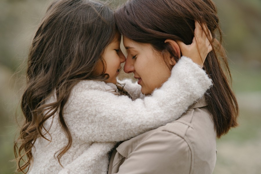 Від серця до серця: 14 важливих прохань дитини до мами