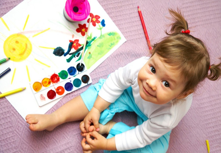 Привчаємо малюка до малювання: як розвинути творчі здібності дитини