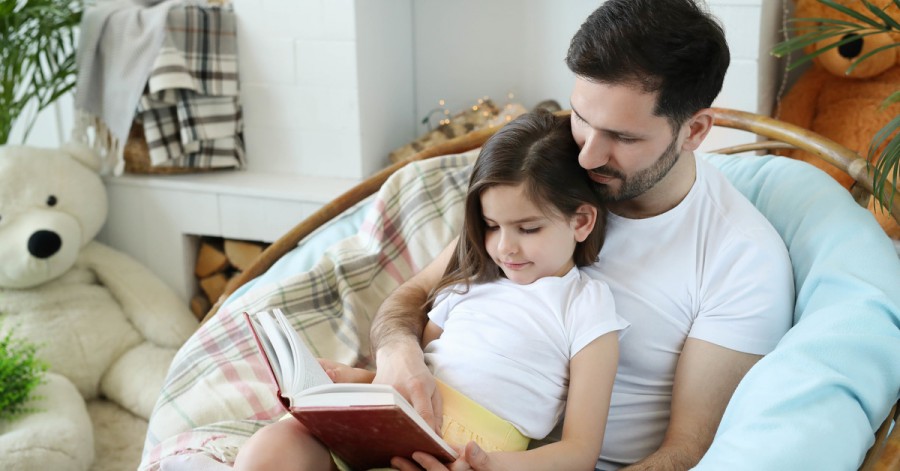 Топ-15 причин читати книжки разом з дорослими дітьми