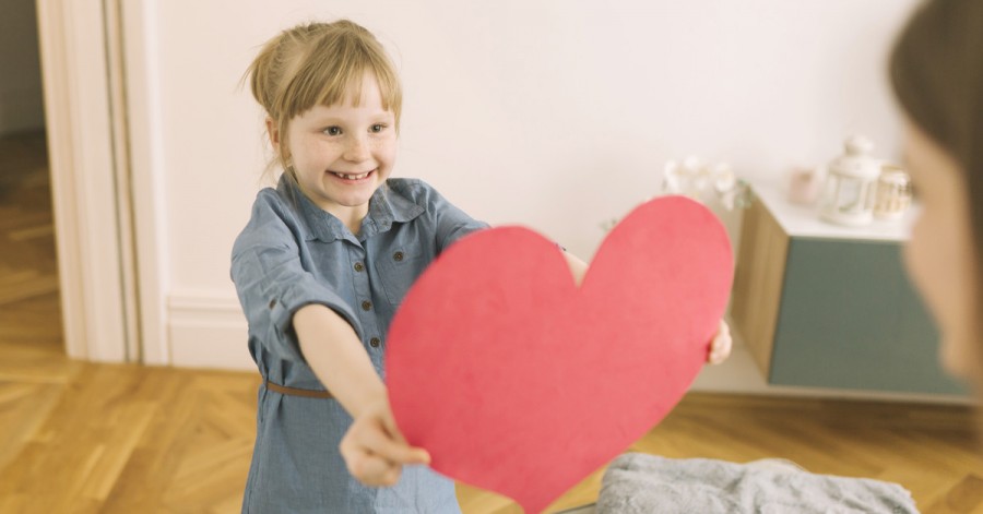 Святкуємо День святого Валентина з дітьми: подарунки, прикраси та смачні рецепти