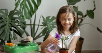 Кімнатні рослини для дітей: що посадити і як доглядати