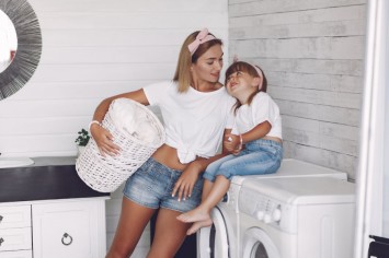Чи безпечно залишати пральну машину ввімкненою на дитину?