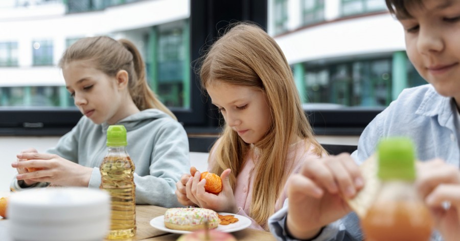 Шкільне харчування в Україні: нововведення та допомога партнерів