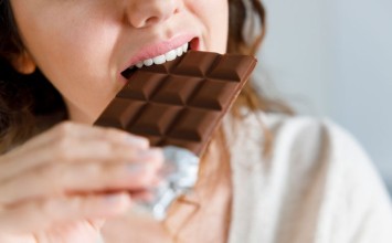 Від болю та для молодості: 5 корисних властивостей шоколаду для жінок