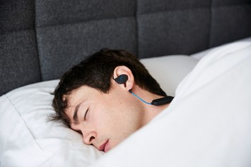 Як заснути за допомогою смартфона та навушників