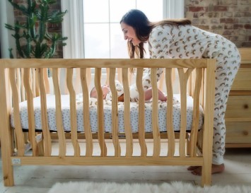 Як обрати безпечне ліжечко для новонародженого?