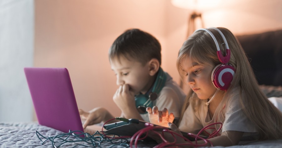 Чому сучасним дітям нудно, і як повернути їм дитинство без смартфонів Чому сучасним дітям нудно, і як повернути їм дитинство без смартфонів