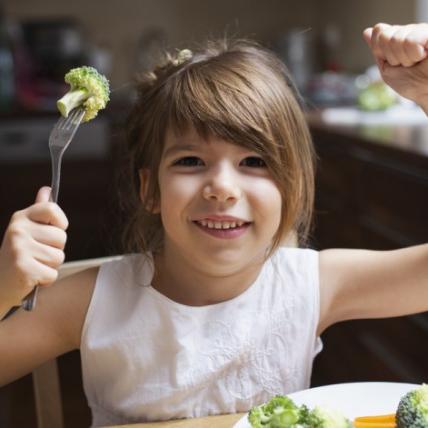 Розвіюємо міфи: важливі відповіді на питання про дитяче харчування