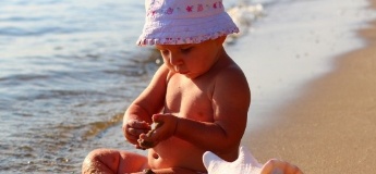 Малюк і сонце: як захистити дитину від небезпечних променів