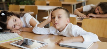 Дитина відмовляється ходити до школи: як реагувати і чим допомогти