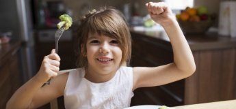 Розвіюємо міфи: важливі відповіді на питання про дитяче харчування