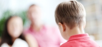 5 токсичних фраз, які ми говоримо дітям та чим їх варто замінити