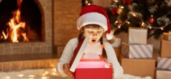 Що подарувати дитині на Новий рік: топ ідей для подарунків