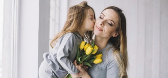 День матері в Україні: віршики, пісні та поробки до свята