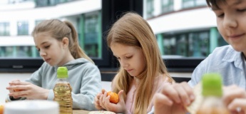 Шкільне харчування в Україні: нововведення та допомога партнерів