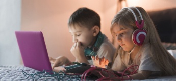 Чому сучасним дітям нудно, і як повернути їм дитинство без смартфонів