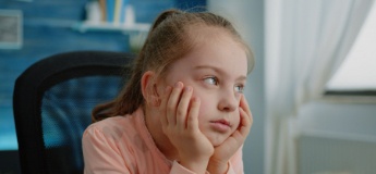 Дитина не вміє програвати: що насправді стоїть за істериками