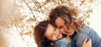 Святкова поезія: короткі дитячі вірші для мам та бабусь до 8 березня